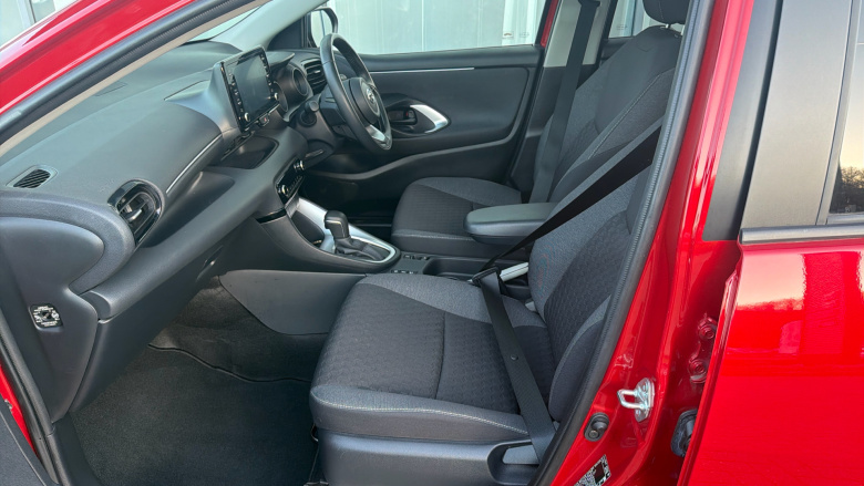 Toyota Yaris 1.5 Hybrid Design 5dr CVT Hybrid Hatchback